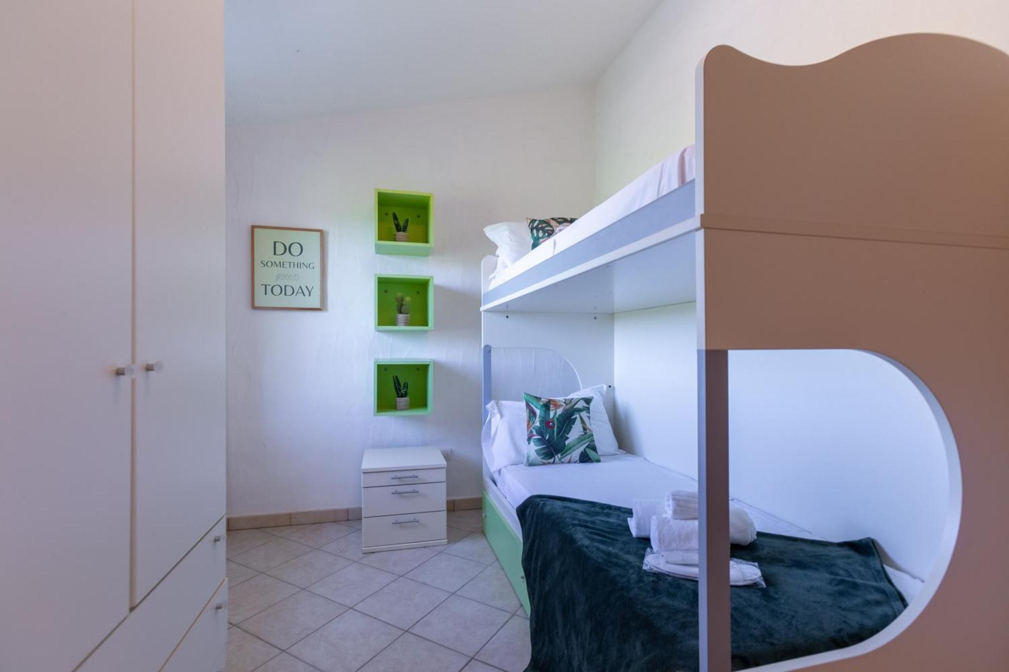 Porto Pino, Garden And Pool Holiday home Sant'Anna Arresi