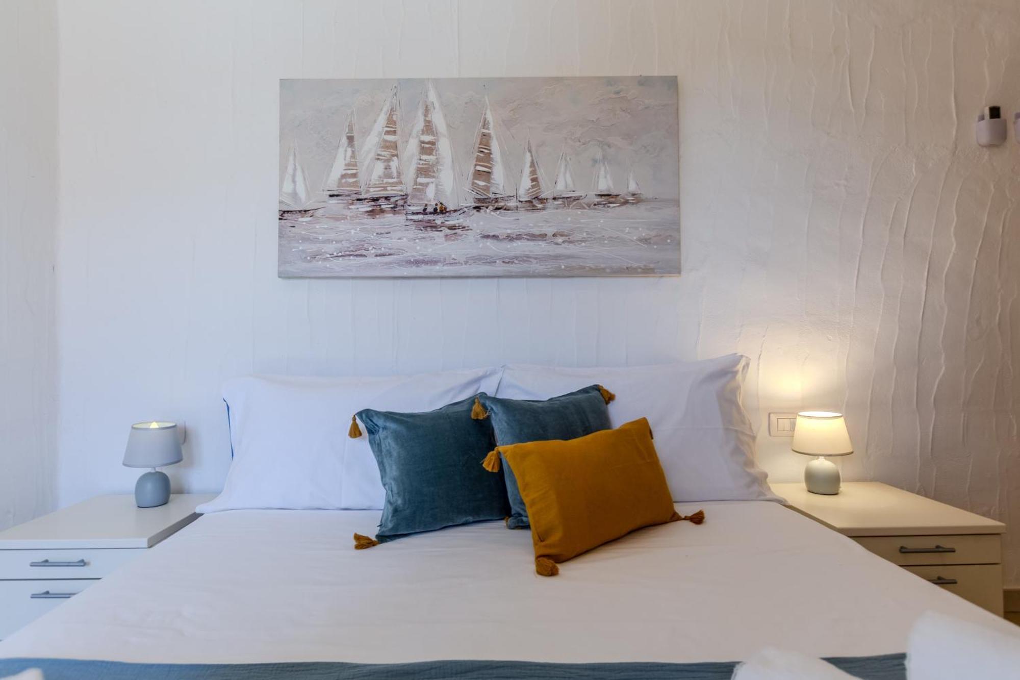 Porto Pino, Garden And Pool Holiday home