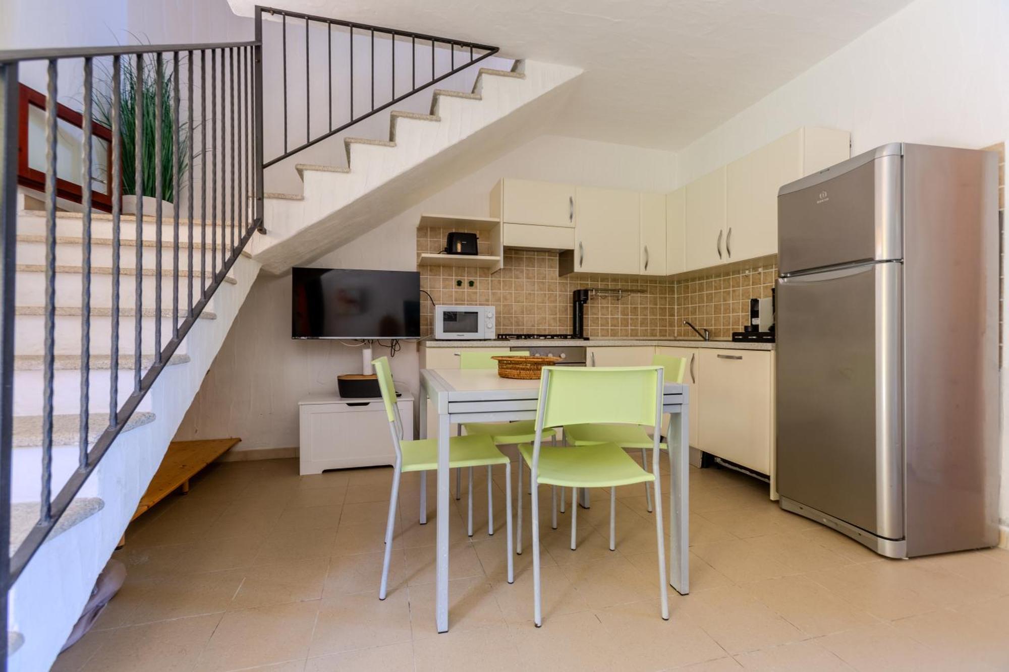 Porto Pino, Garden And Pool Holiday home *