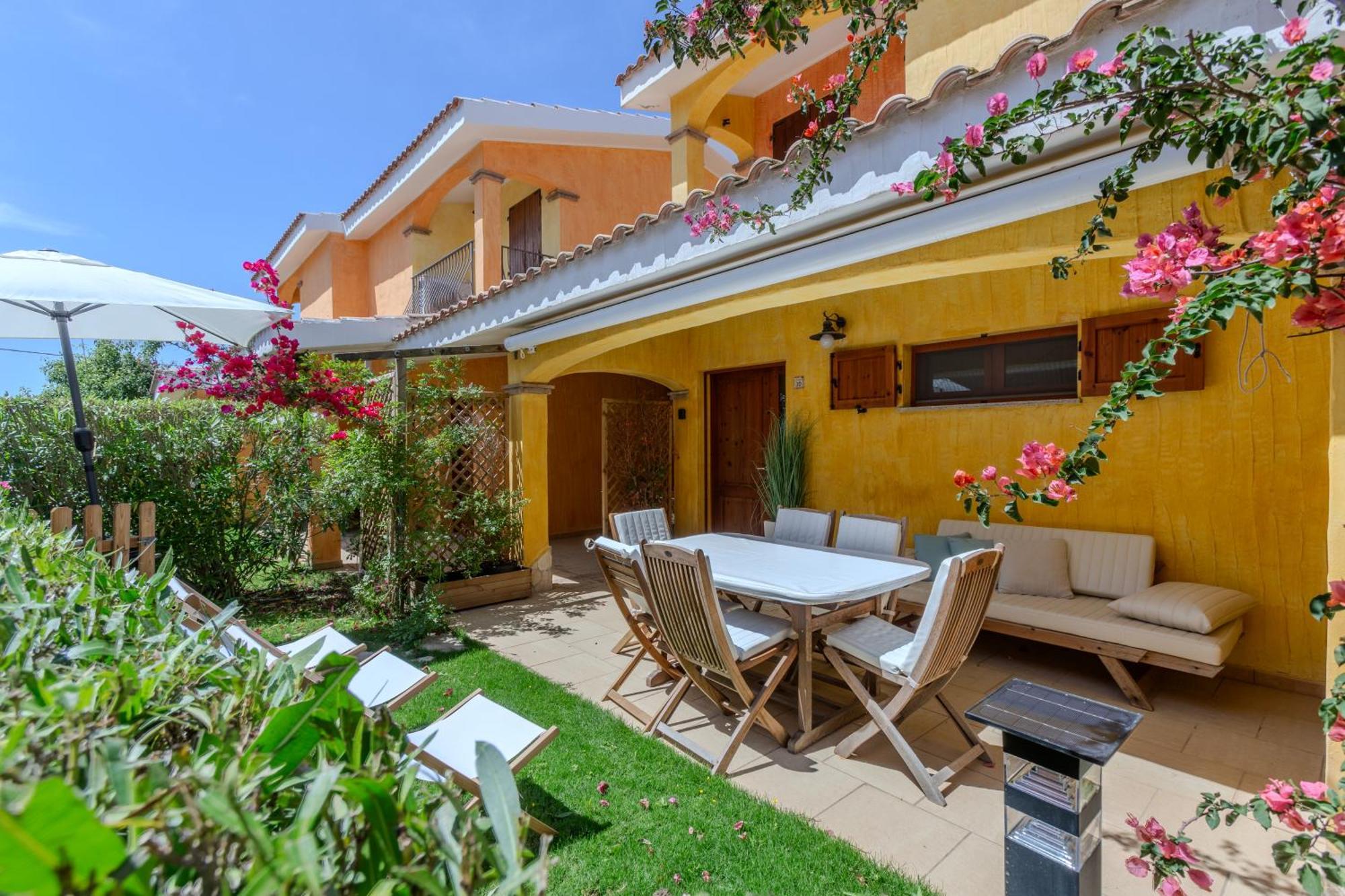 Porto Pino, Garden And Pool Holiday home
